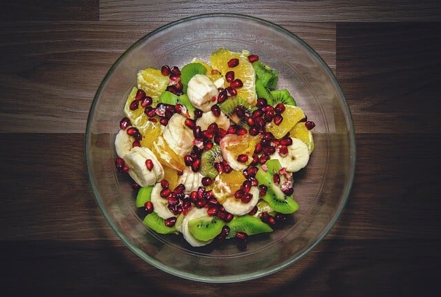 샐러드(salad)란? 어원과 역사&10가지 샐러드 종류 9 키위-바나나 과일 샐러드(fruit salad)