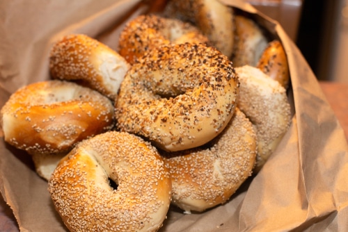 브런치란? 12 씨앗이 들어있는 베이글(bagel)