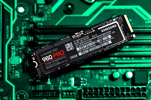 HDD SSD 차이 7가지 5 마더보드 위에 NVMe M.2(Samsung SSD 980PRO PCle 4.0)