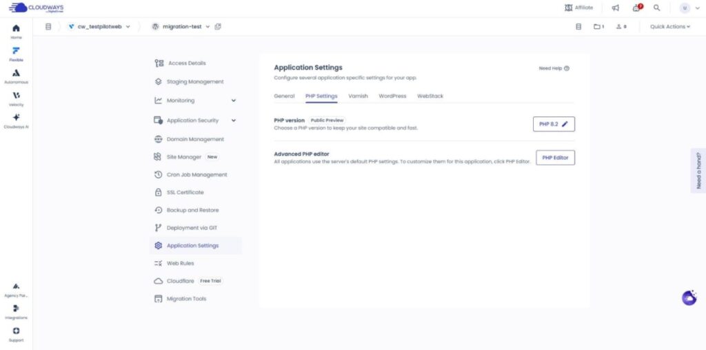 Écran Application Settings : onglet PHP Settings, bouton PHP 8.2 ✎ après le retour en arrière, menu de l'application à gauche