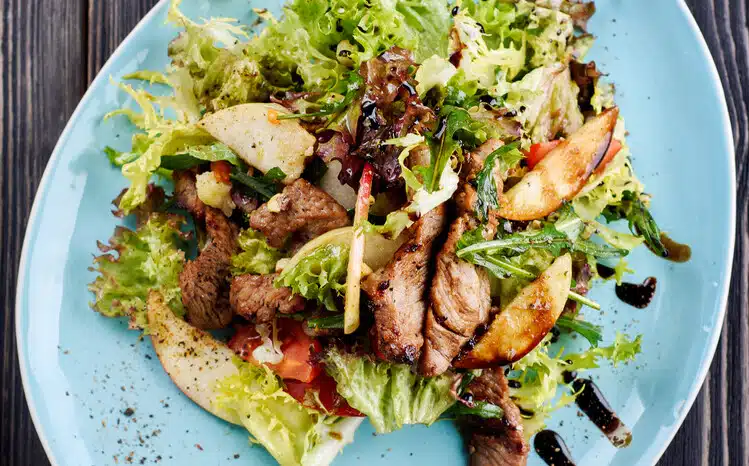 샐러드(salad)란? 어원과 역사&10가지 샐러드 종류 21 미트 웜 샐러드(warm salad)