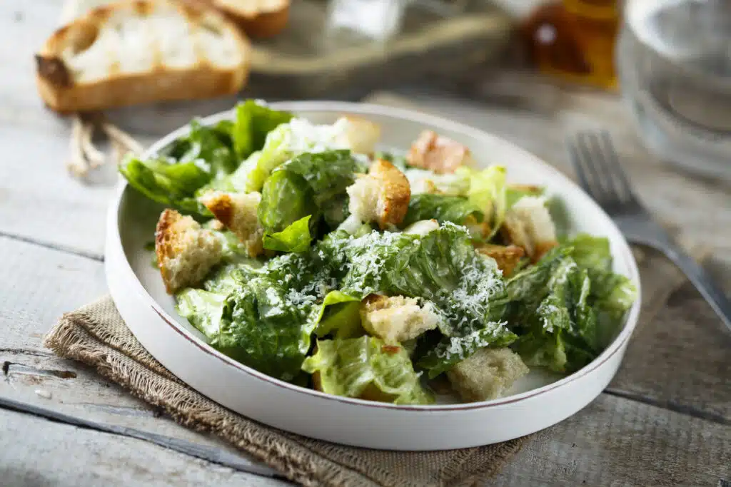 샐러드(salad)란? 어원과 역사&10가지 샐러드 종류 11 크루통&파마산이 올려진 Caesar Salad