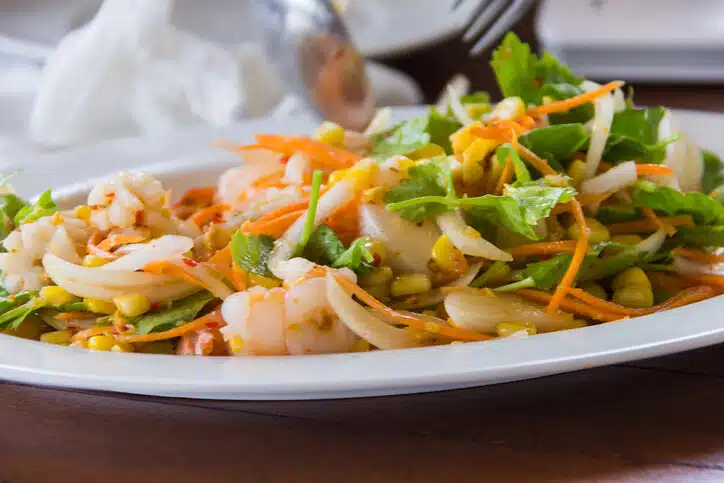 seafood 쉬림프 웜 샐러드