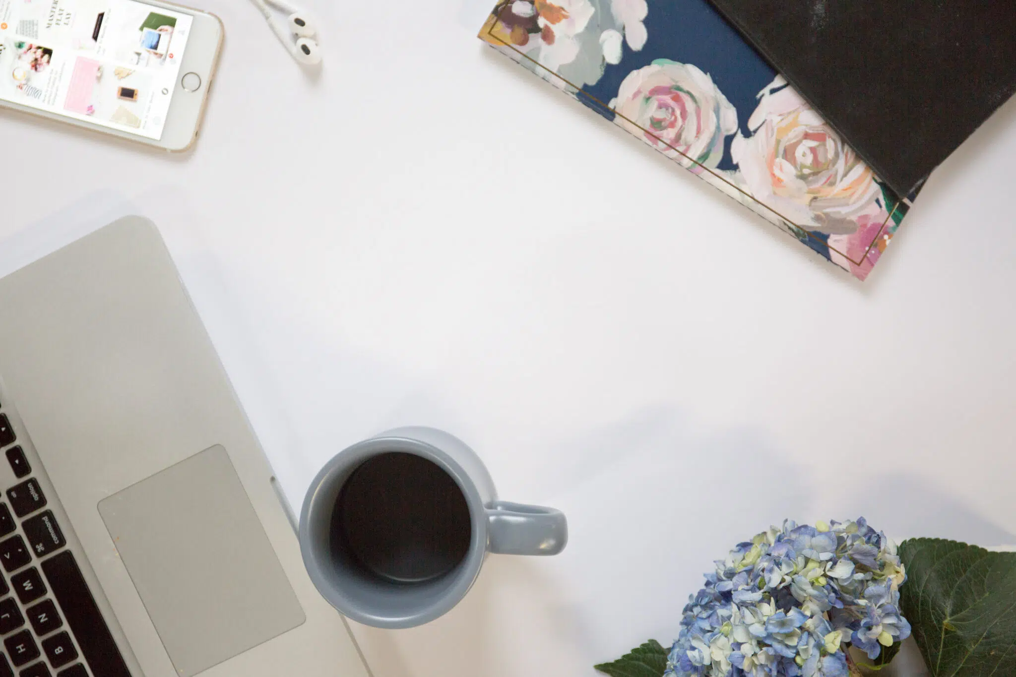 picography(피코그래피-)-coffee-laptop-flowers-phone