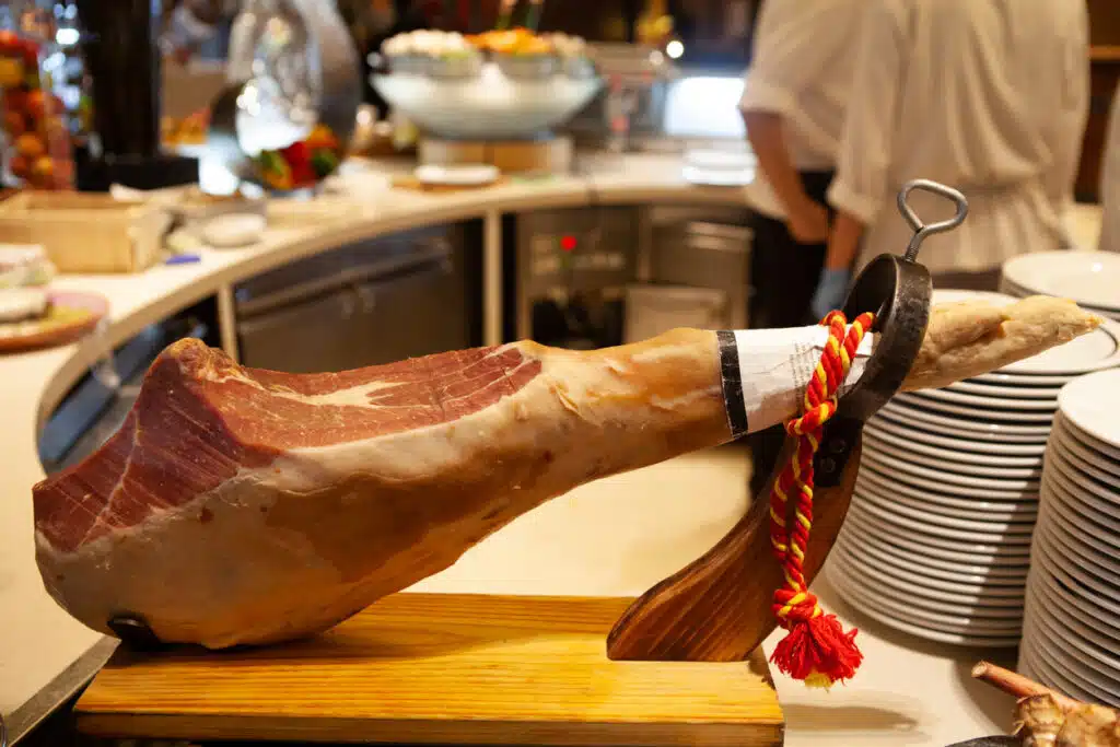  이베리아 돼지 뒷다리로 만든 하몬(하몽)