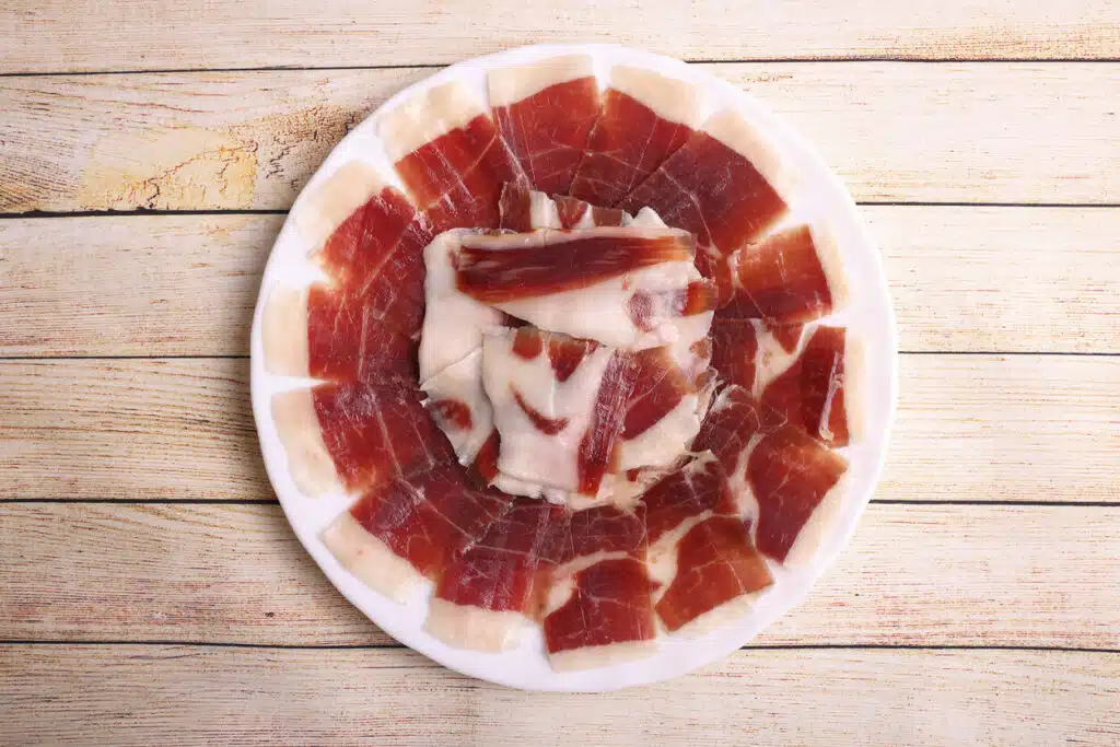 저며 놓은 하몬(하몽)