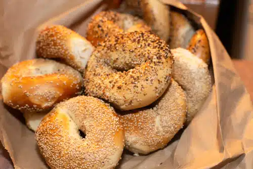 씨앗이 들어있는 베이글(bagel)
